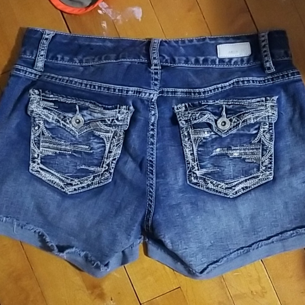 Shorts - Picture 2 of 3